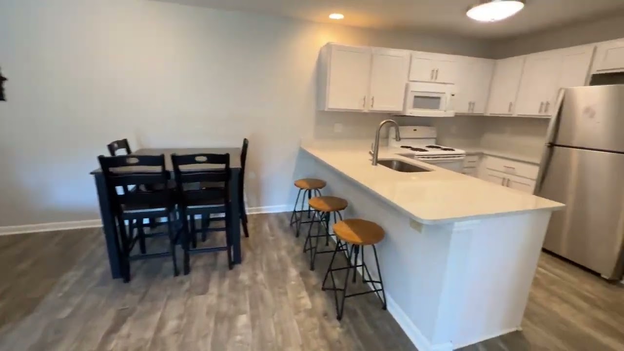 510#204 Campus View. Harrisonburg, VA. 22801