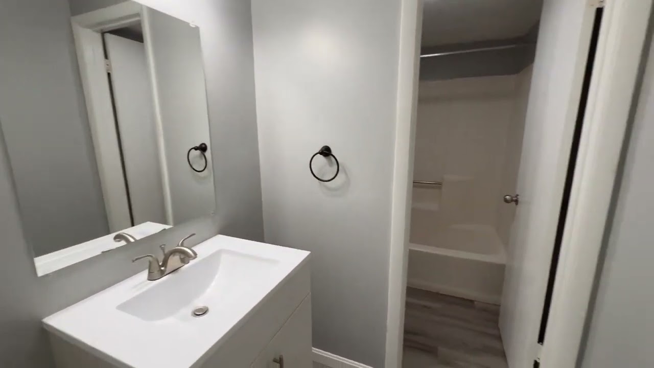 1372 -E Hunters Ridge Walkthrough video