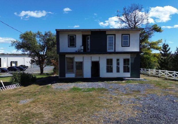 676734 - 4861 South Valley Pike